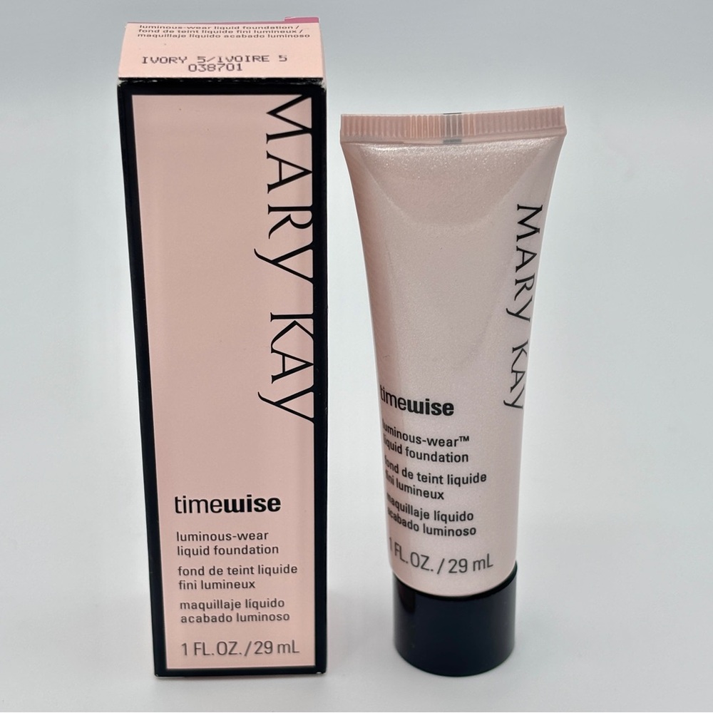 Mary Kay Timewise Luminous Wear Liquid Foundation in IVORY 5 / IVOIRE 5 039701